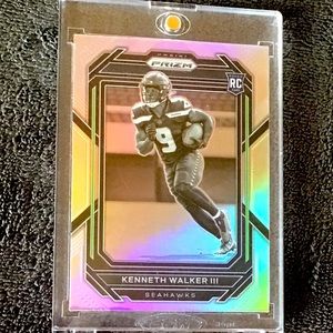 Kenneth Walker III Image Variation 2022 Prizm Rookie RC 318 SP Black & W…